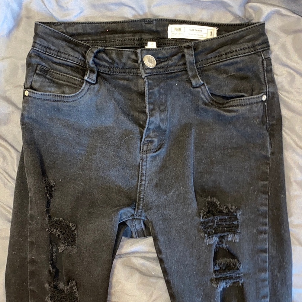Black ripped skinny jeans